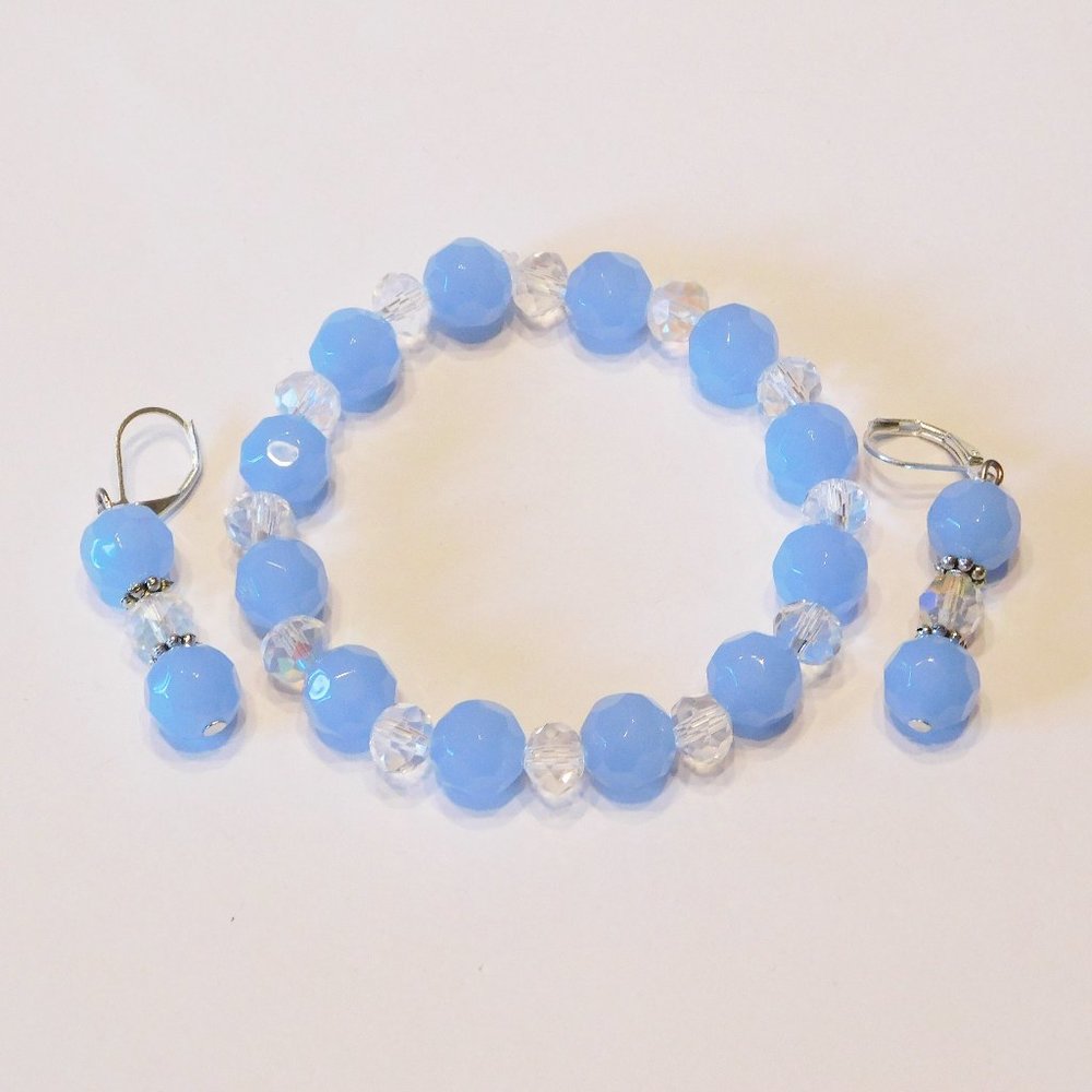 Handmade Periwinkle Stretch Bracelet & Earrings - 7.5"
